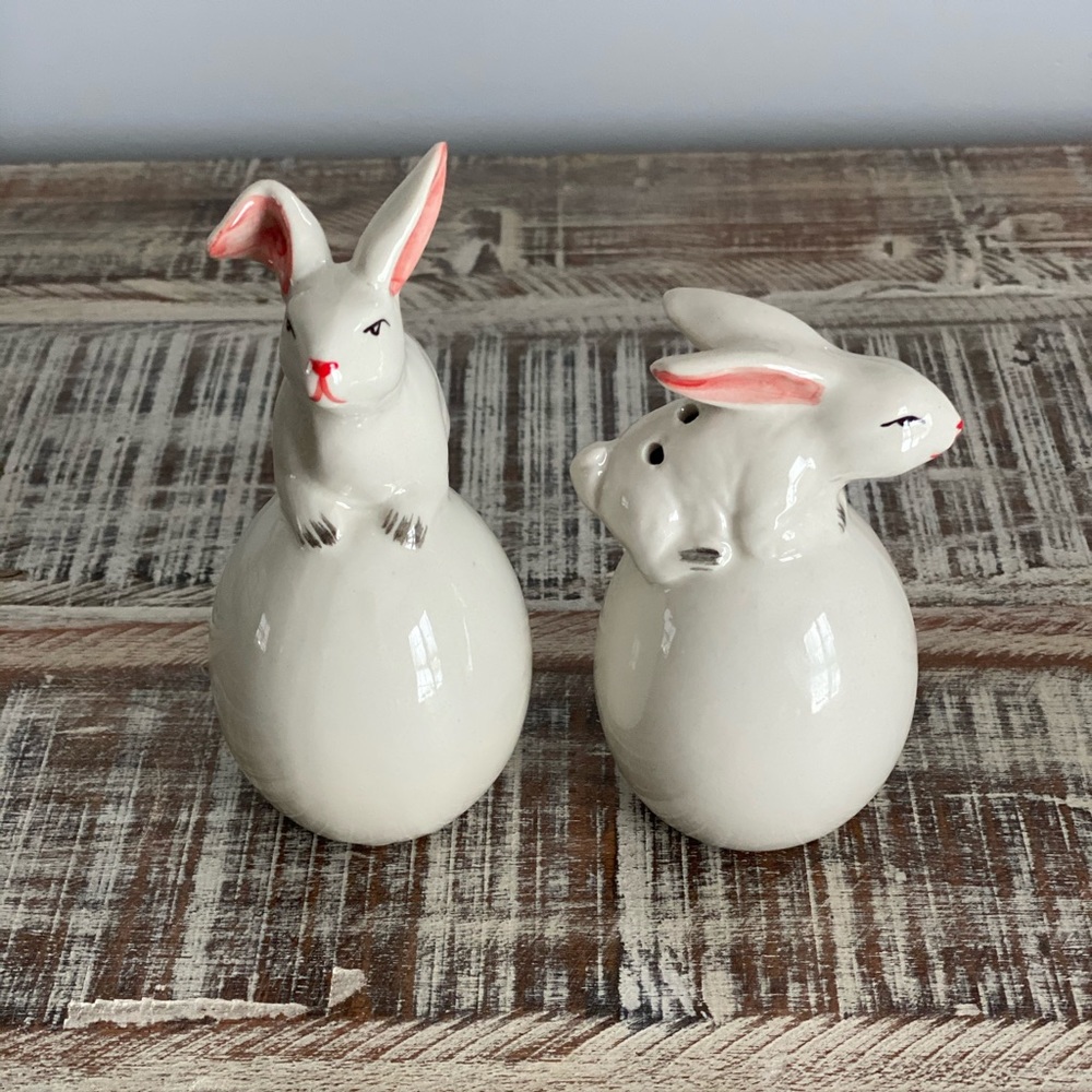 Bunny salt & pepper shakers